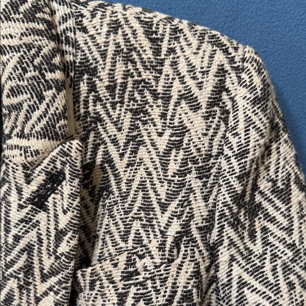 Banana Republic Black and White Chevron Blazer - Picture 3 of 16